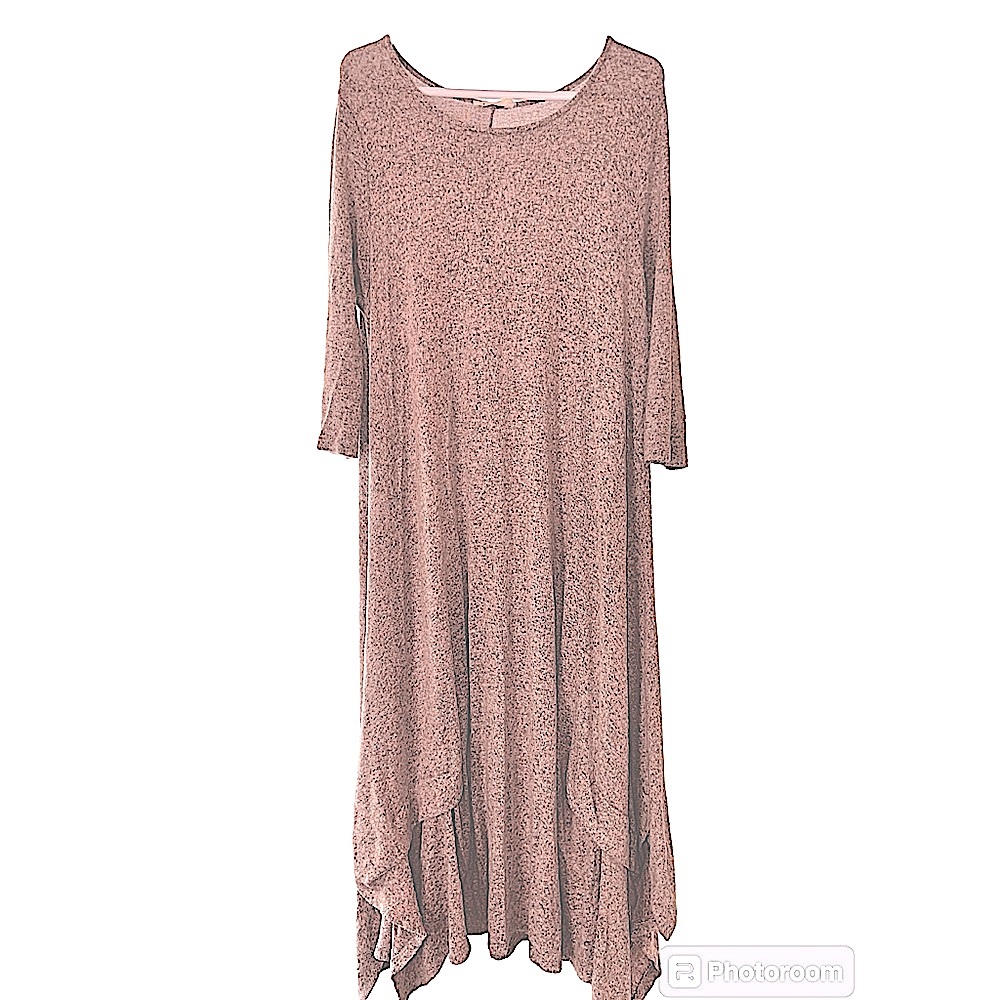 Love In maxi pull over sweater knit dress, soft. 3/4 sleeves. Beautiful hemline.